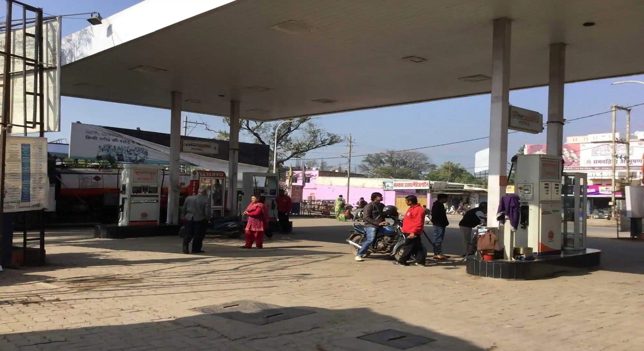 REWA : पेट्रोल पम्प को कलेक्टर ने किया सील, कोरोना गाइड लाइन का किया जा रहा था उल्लघंन